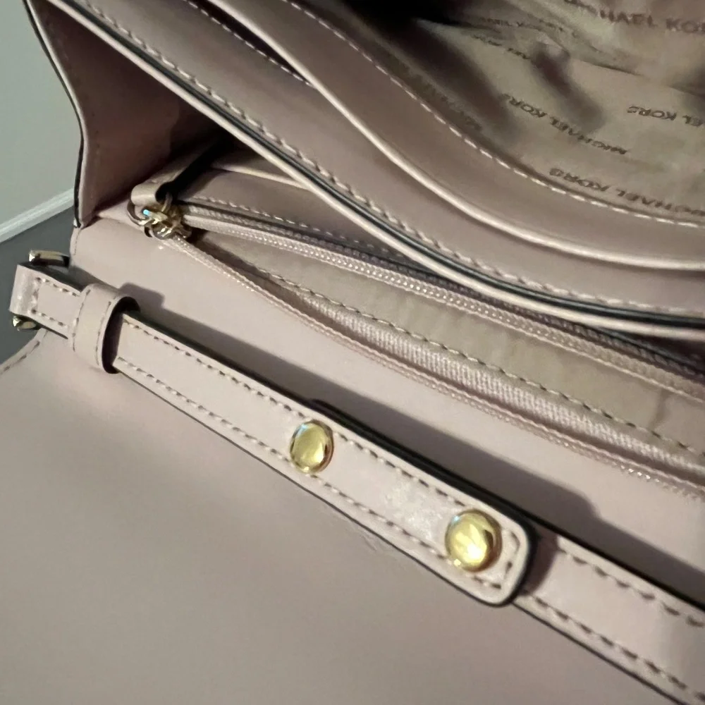 Michael Kors Crossbody purse - Picture 4 of 5